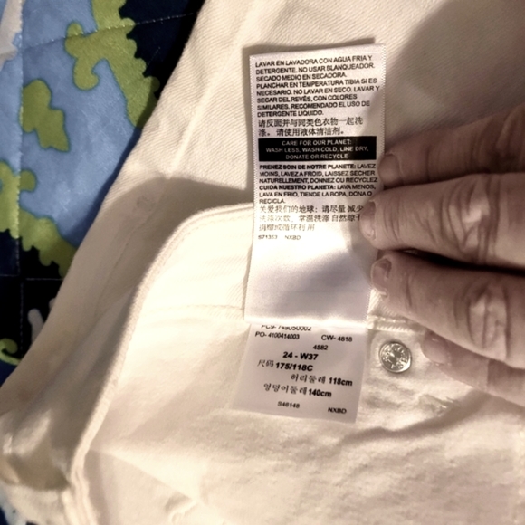 Levi's shorts mid rise gold label skinny  plus sz bermuda NWOT - Picture 5 of 10